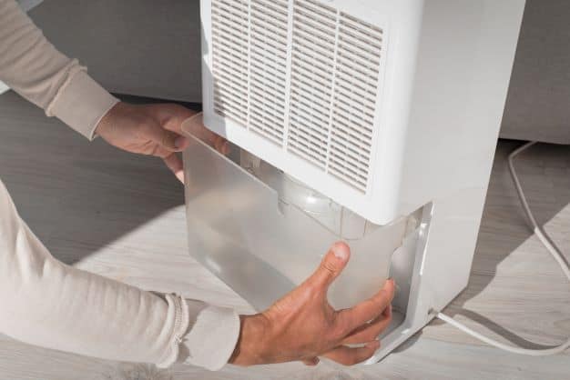 should you run a dehumidifier and air conditioner at the same time